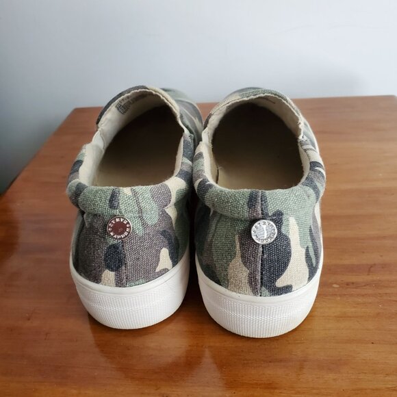 Steve Madden Camo Shoes | Women's Size 9 - Picture 2 of 6